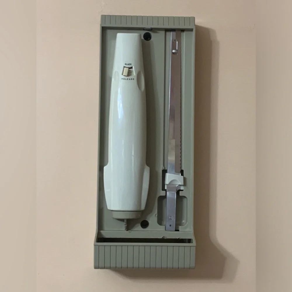 VINTAGE SEARS WALL MOUNTABLE ELECTRIC KNIFE